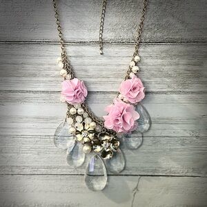 Golden and pearl floral necklace